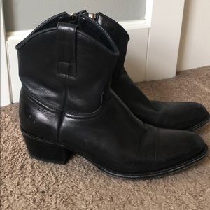 Frye Billy Short Boot with Zipper —Women’s Size 9